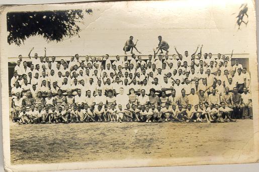 emeagwali-third-from-left-front-row-saint-georges-grammar-school-obinomba-nigeria-1966