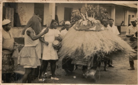 orofo-balonwu-ancestral-masquerade-umuasele-village-onitsha-1950s