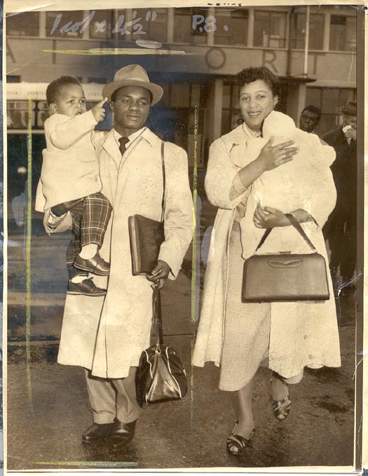 Featherweight boxing champion Hogan Kid Bassey with his wife
and two children travelling to the United States, 1958